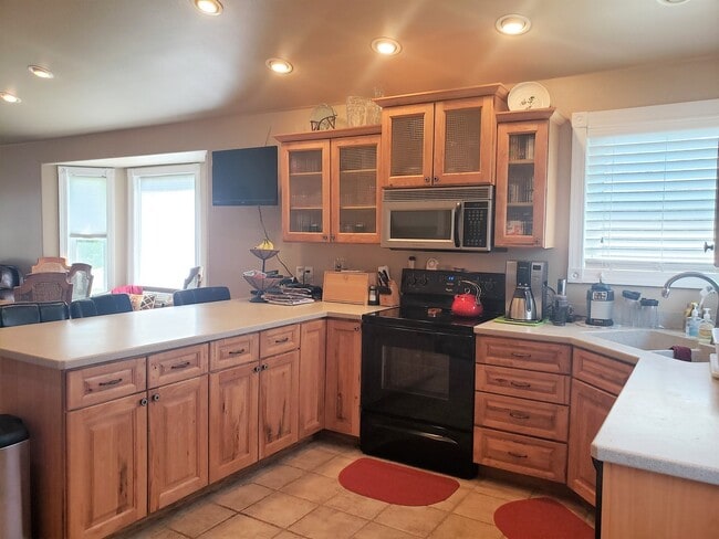 Photo - Fully Furnished Exquisite West-End Home! 650 Minimum Credit Score Required