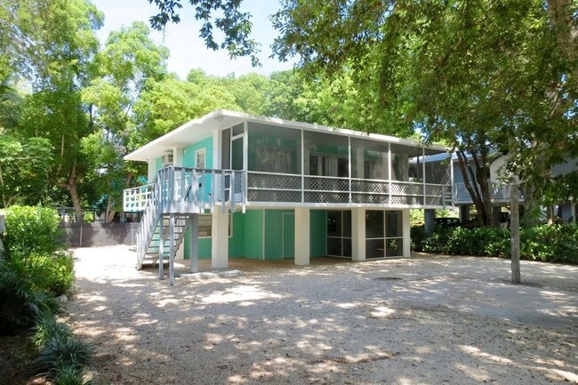 Building Photo - 661 Colson Dr Unit Upstairs
