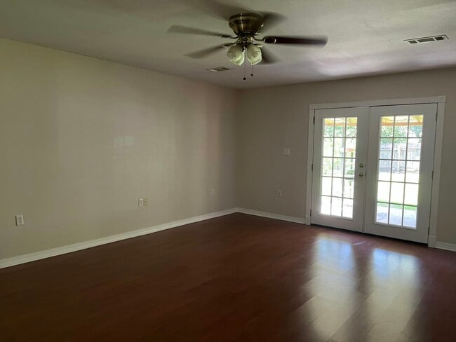 Building Photo - 315 Woodcrest Dr