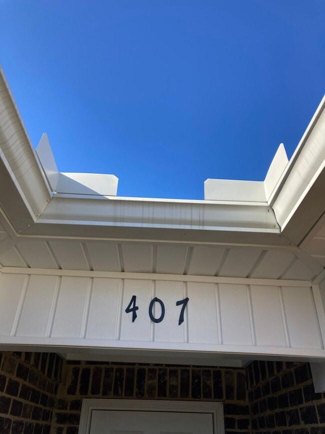 Photo - 407 Kensington Ln