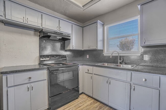 Photo - 4028 NW Ozmun Ave Unidad 4028-A