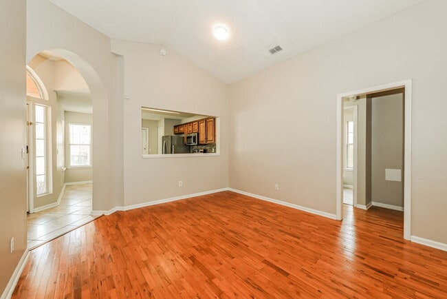 2877 Sutton Estates Cir N