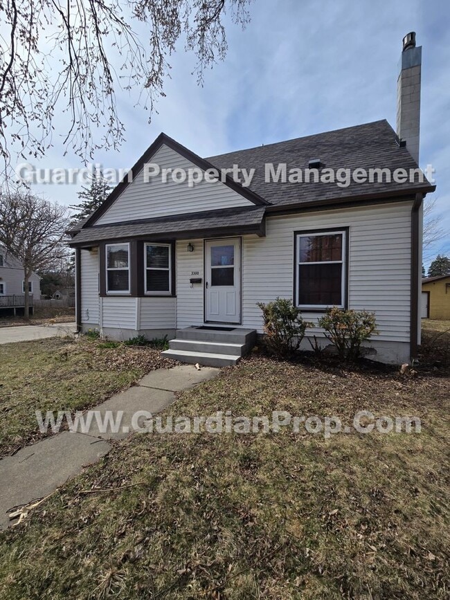 Building Photo - NE Minneapolis House, Fenced Yard, 2 Car Garage, gas fireplace