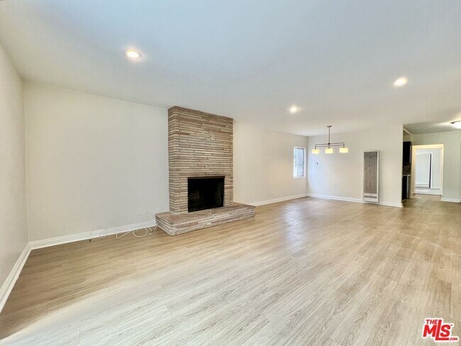 Photo - 1552 Berkeley St Unit 1