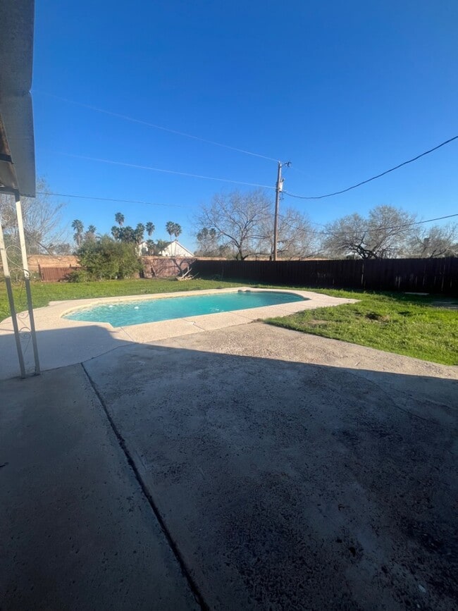 Photo - 3020 Floresta St