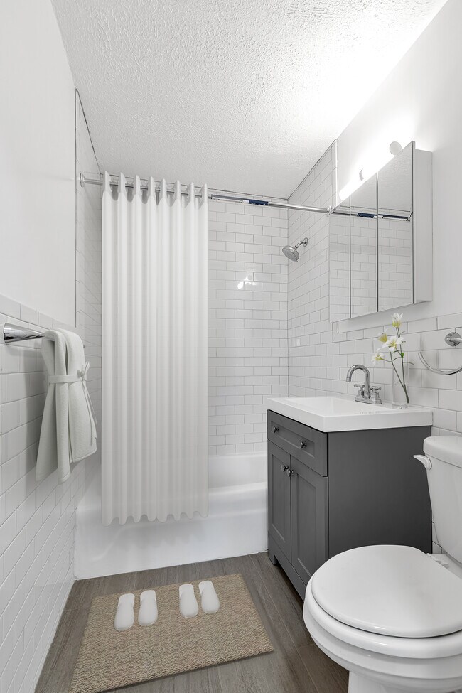 Photo - 3333 Broadway