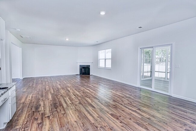 Photo - 738 Liberty Walk Ln