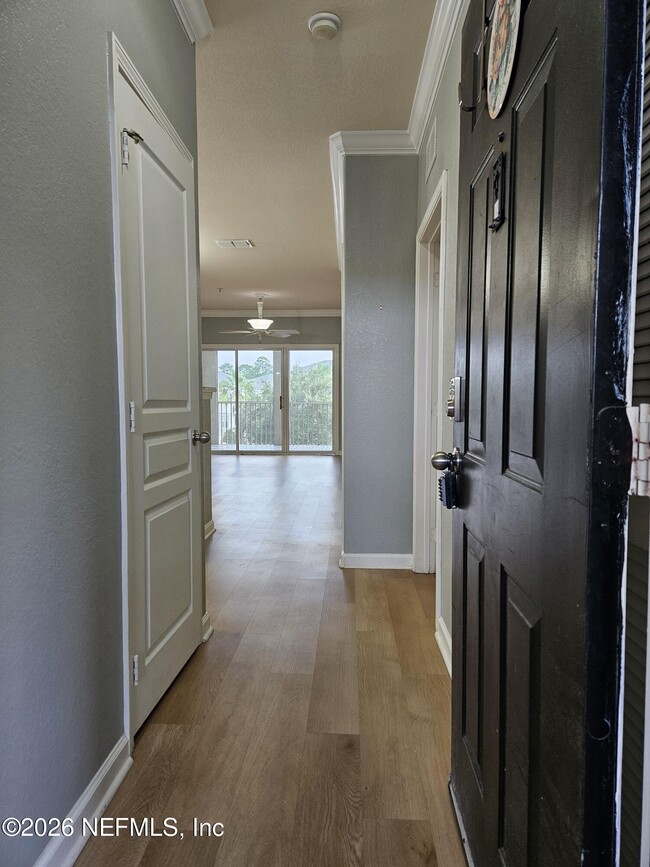 Building Photo - 8290 Gate Pkwy W Unit 152