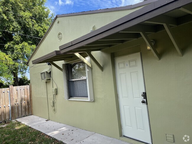 Building Photo - 212 SW 14th St Unit A Rental