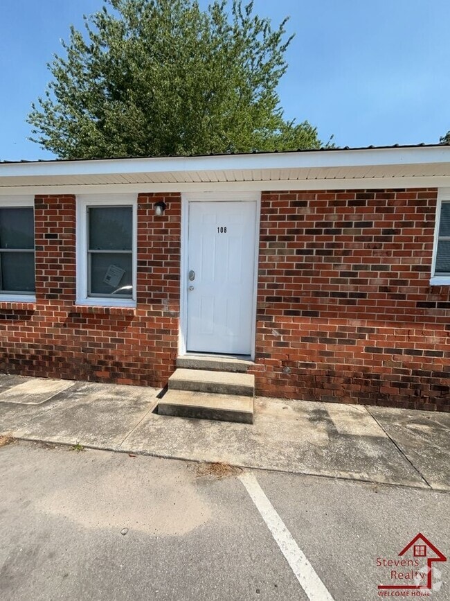 Building Photo - 500 Skyline Dr Rental