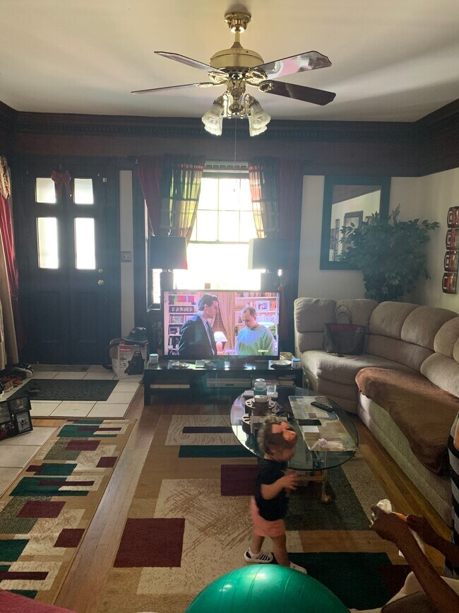 Photo - 418 Edgemont St