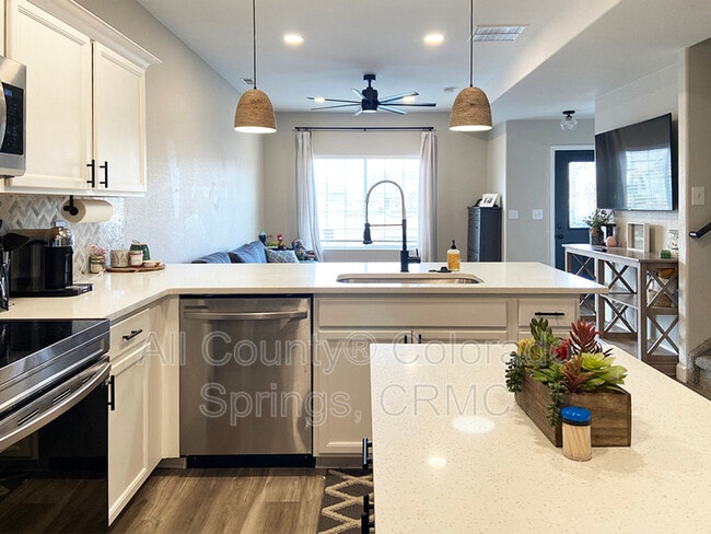 Photo - 1762 Grand Overlook St