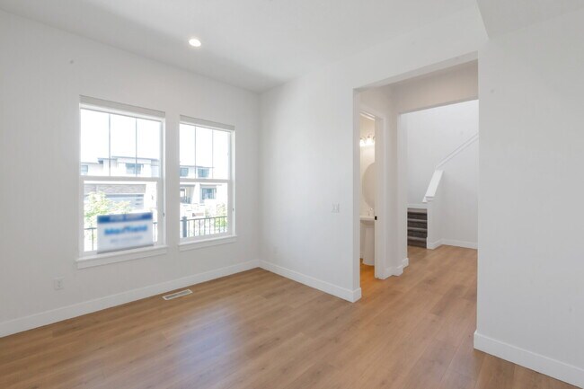 Photo - Traverse Mountain | SPACIOUS LIVING | 6 BED 4 BATH SINGLE FAMLY HOME