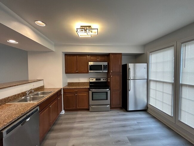 Photo - 658 Corsica Ave