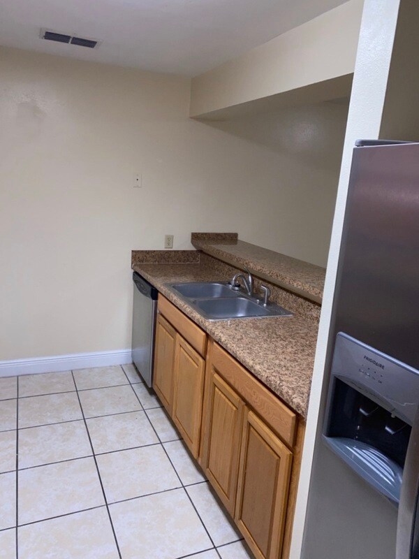 Photo - 479 Prestwick Pl
