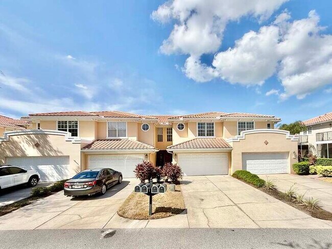 131 Valencia Cir