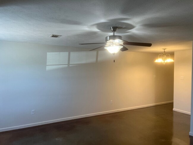 Photo - 3 Bed 2 Bath Duplex