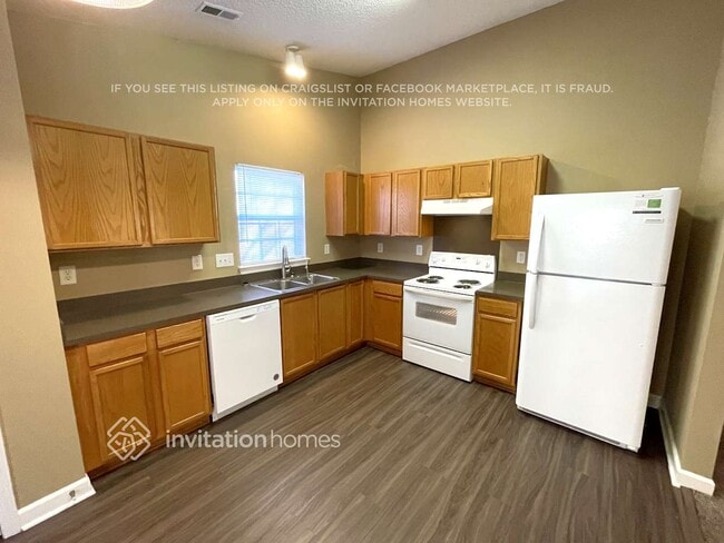 Photo - 843 Anchor Way NE
