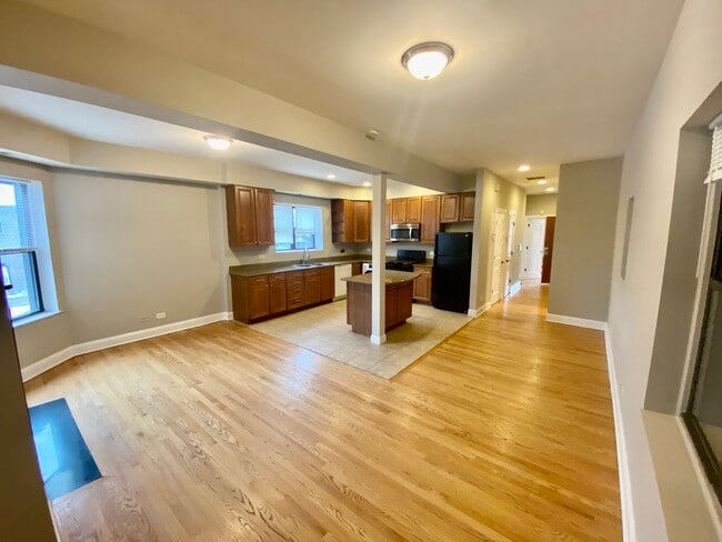 Photo - 1140 E Marquette Rd