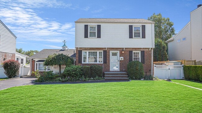 Photo - 2282 3rd St House