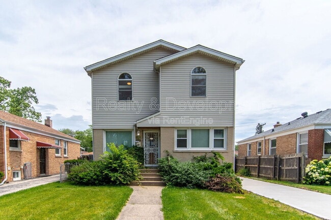 Building Photo - 301 Bohland Ave