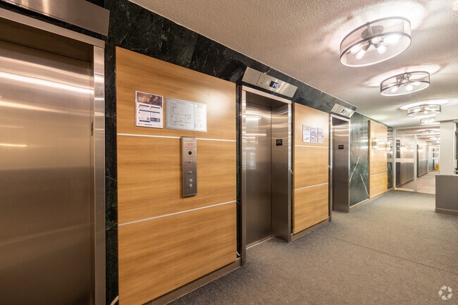 Photo - 5501 Adalbert