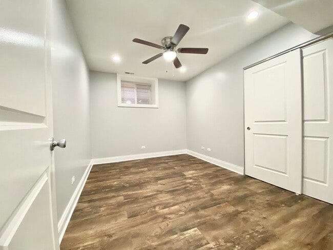 Building Photo - 4506 N Sheridan Rd Unit 4506-Garden