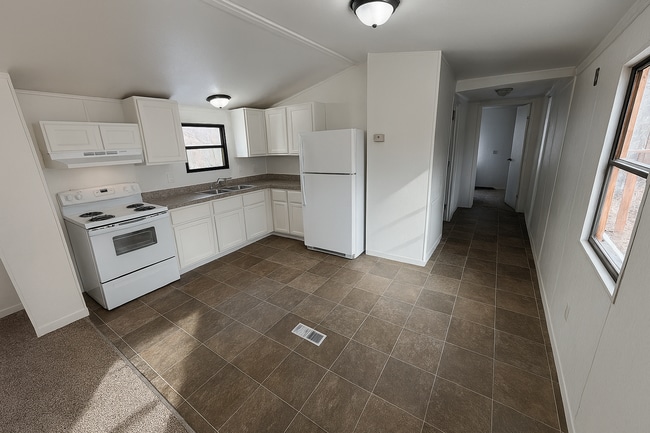 Building Photo - Glendale Mobile Home Park Unit 91