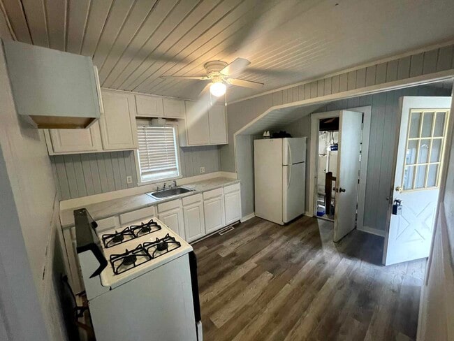 Photo - 1632 Midway Dr