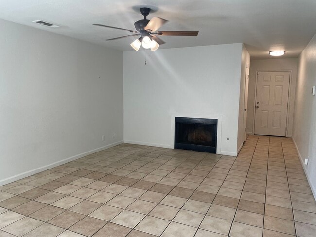Photo - **** MOVE IN SPECIAL- 1/2 OFF FIRST MONTH ... Unit Nashville3208