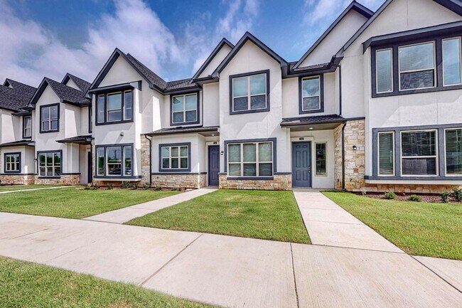 Photo - 4 Bed 3 Bath Luxurious Townhome in Frisco!