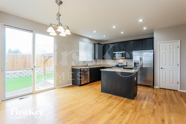 Photo - 13827 Ivanhoe St
