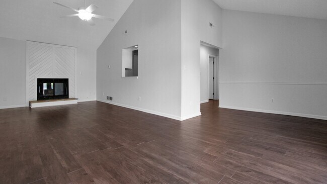 Photo - 3323-3327 Kristin Ct