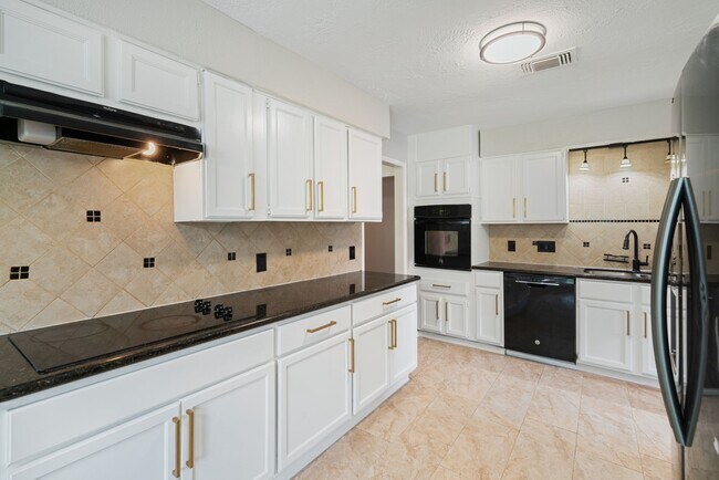 Photo - 801 Thornwood Dr