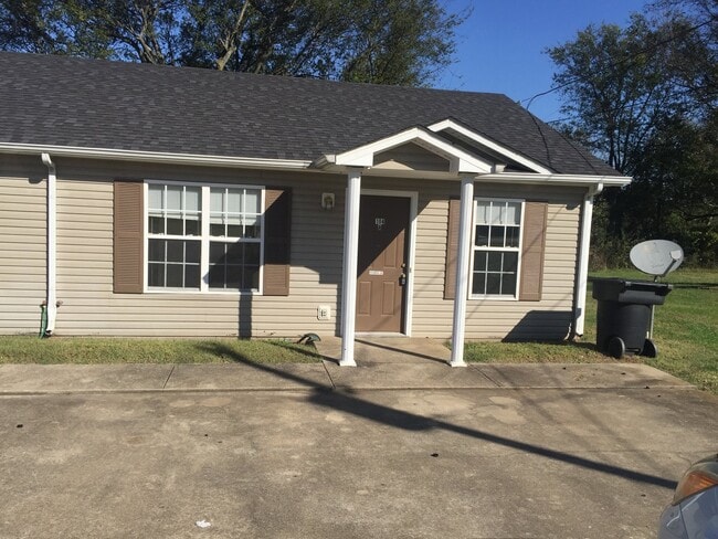 Building Photo - 102 B Tennessee Ave   OAK GROVE , KY 42262