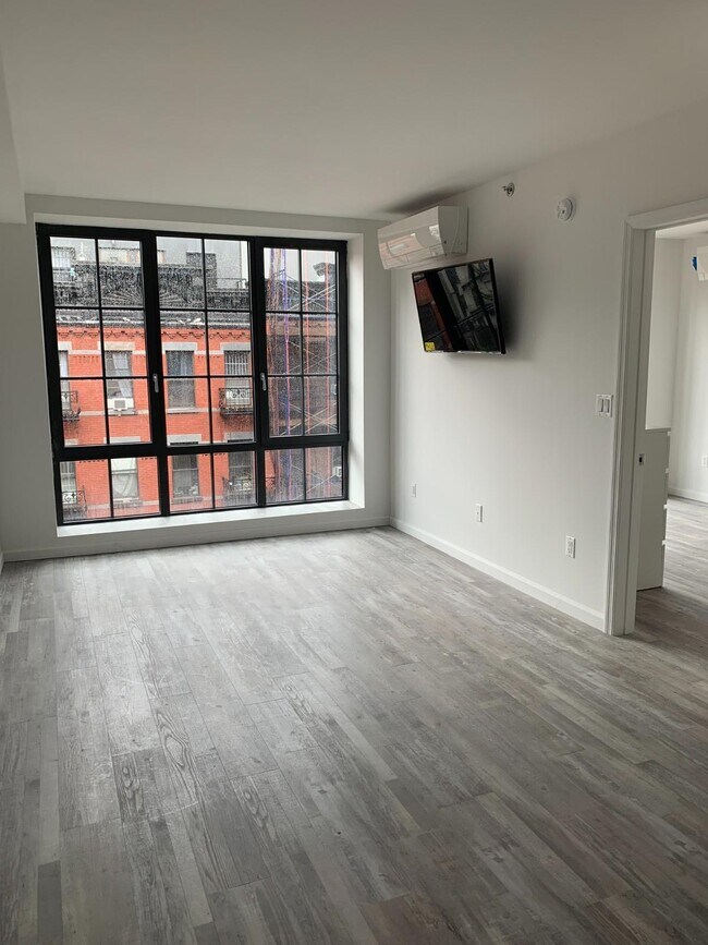 Photo - 433 W 53rd St Unidad 63