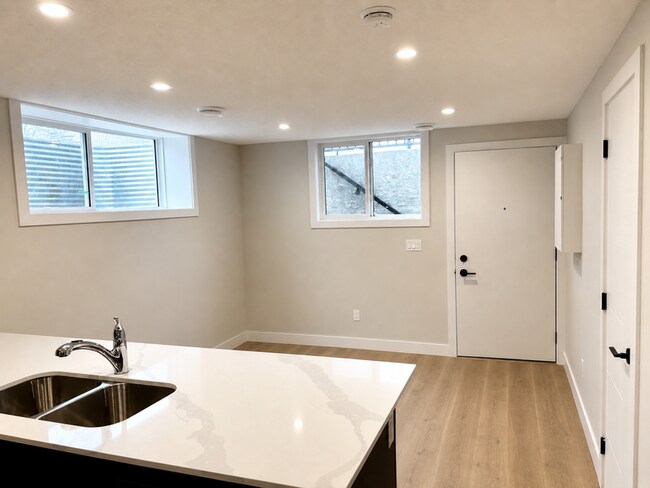 Photo - 15215-15109 109 Ave NW