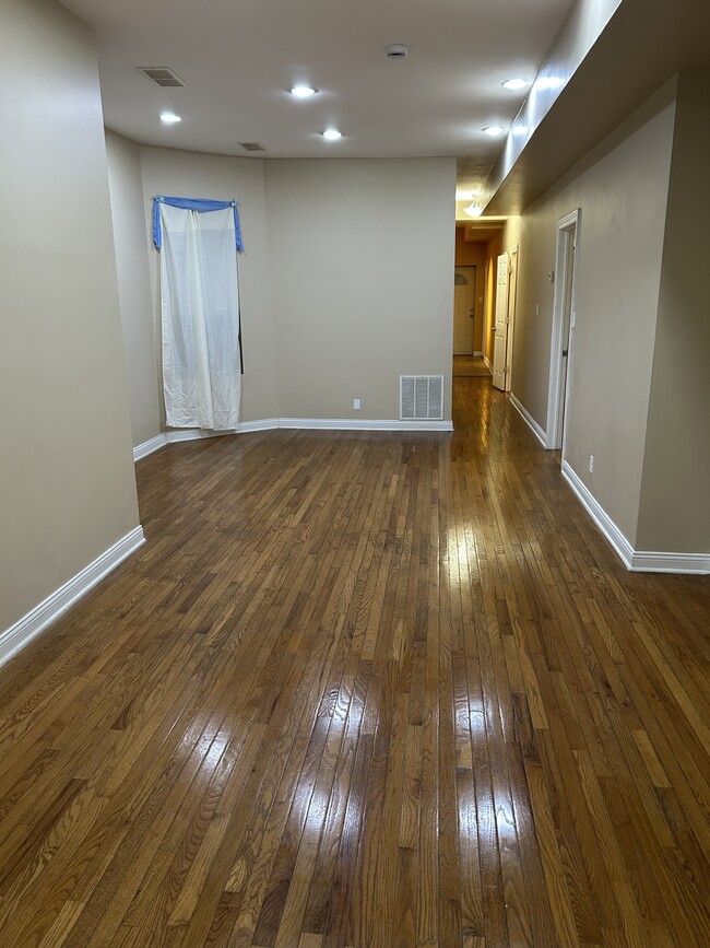 Photo - 6630 S Ingleside Ave Unidad 1