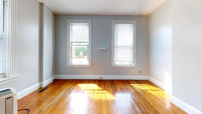 Photo - 2222 Flora St