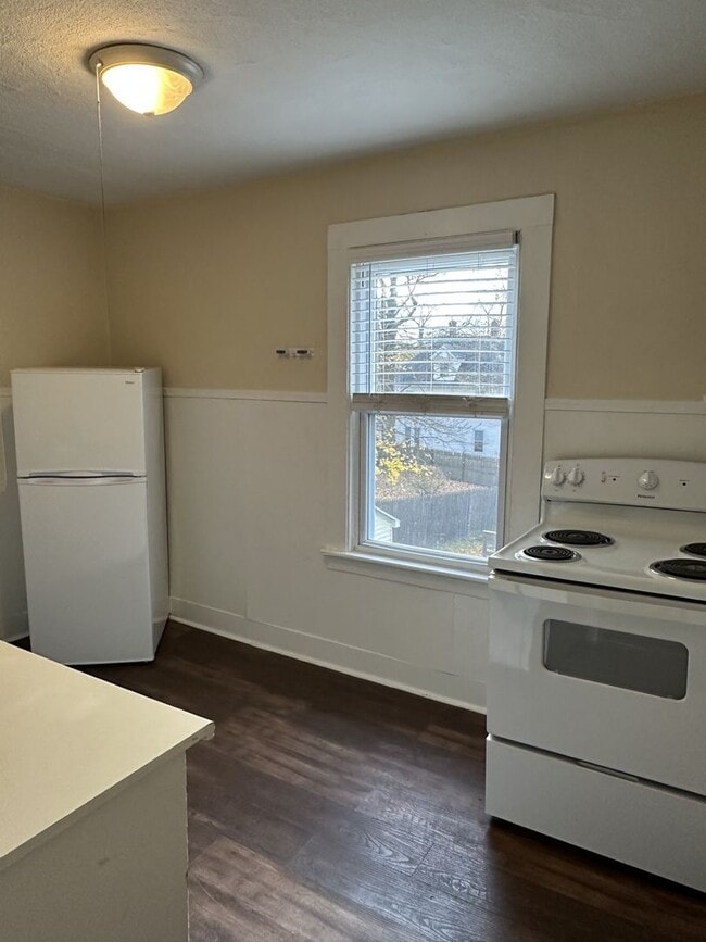 Photo - 160-162 Center Street Apartamento Unidad 162 2nd Floor