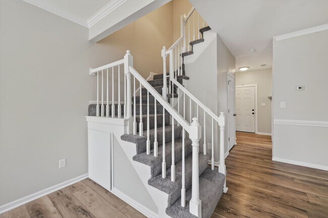 Photo - 729 Creekside Crescent