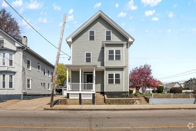 Building Photo - 515 Plainfield St Unit 2 Rental