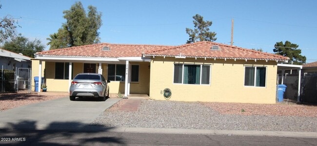 Photo - 2434 E Clarendon Ave Casa