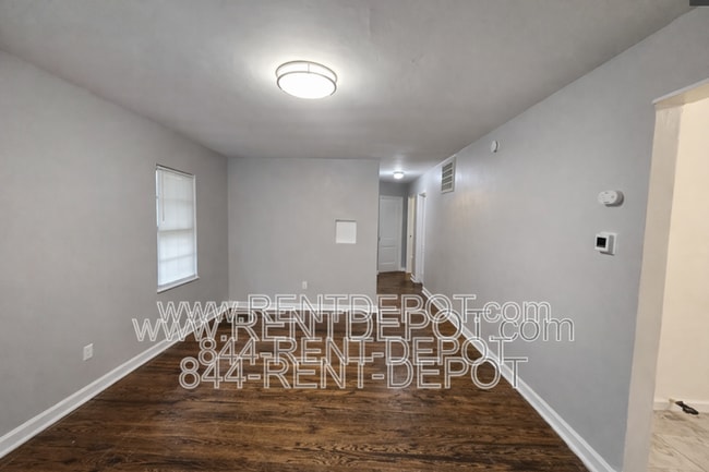 Photo - 1528 SE Riverside Dr