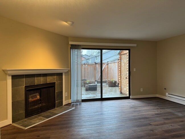 Building Photo - CLICK "REQUEST A TOUR" NOW!