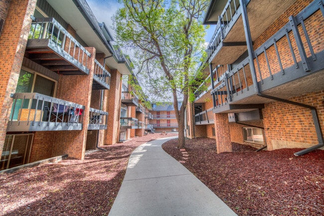 Building Photo - 1065 University Ave Unit Suite 201