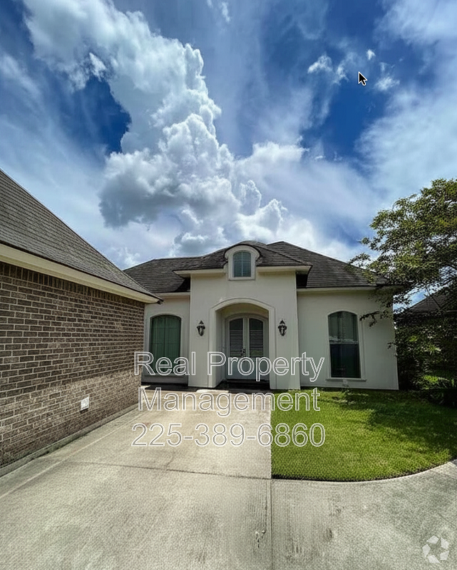 Building Photo - 10950 Hillpark Ave Rental