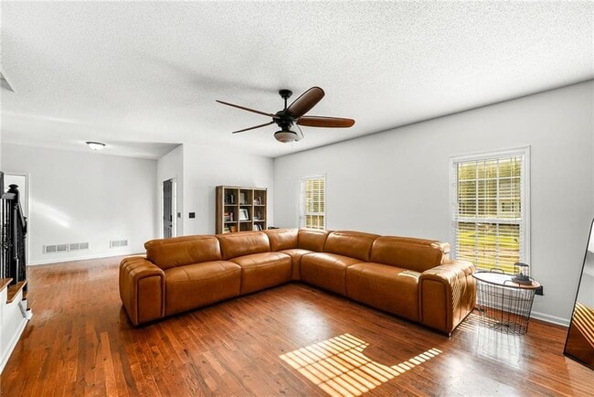 Photo - 176 Oak Leaf Dr