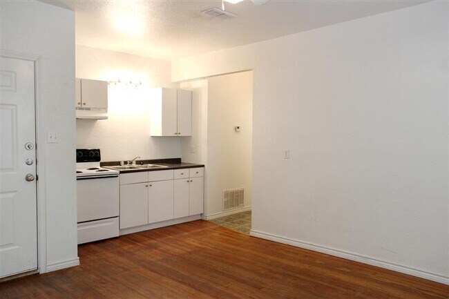 Photo - 940 W Tarleton St Unit 5