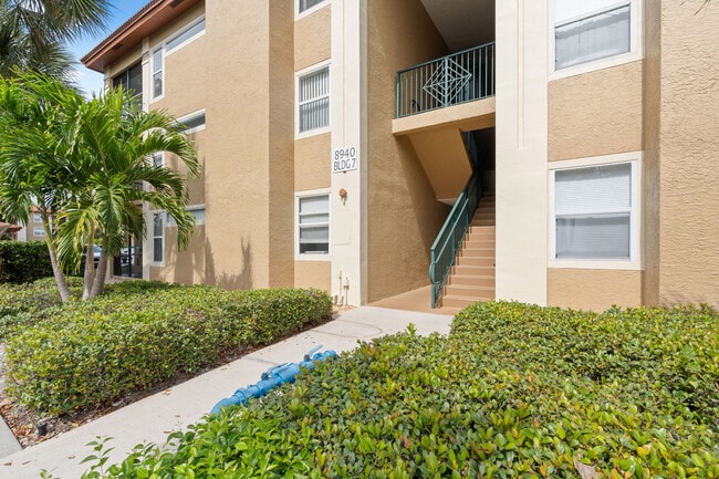 Photo - 8940 Colonnades Ct E